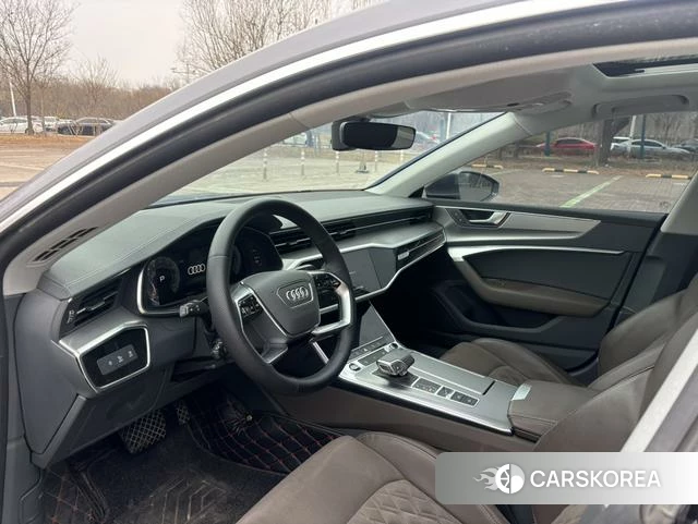 Audi A7L 2024 Серебристо-серый из Китая