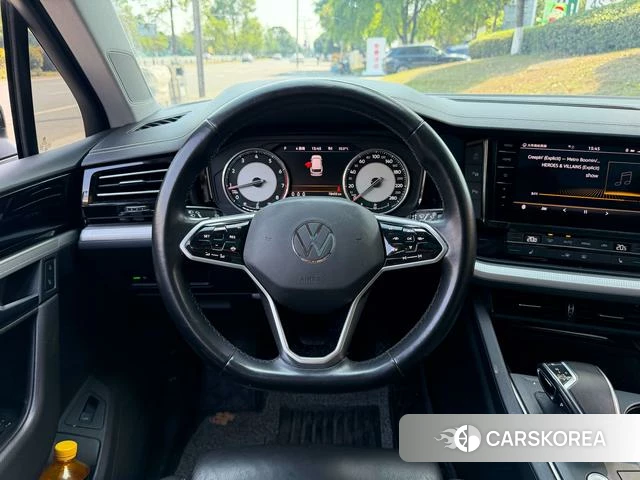 Volkswagen Touareg 2021 Черный из Китая