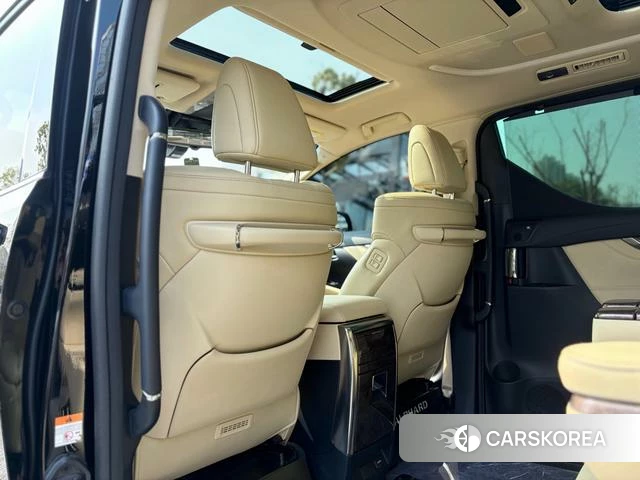 Toyota Elfa 2022 Черный из Китая