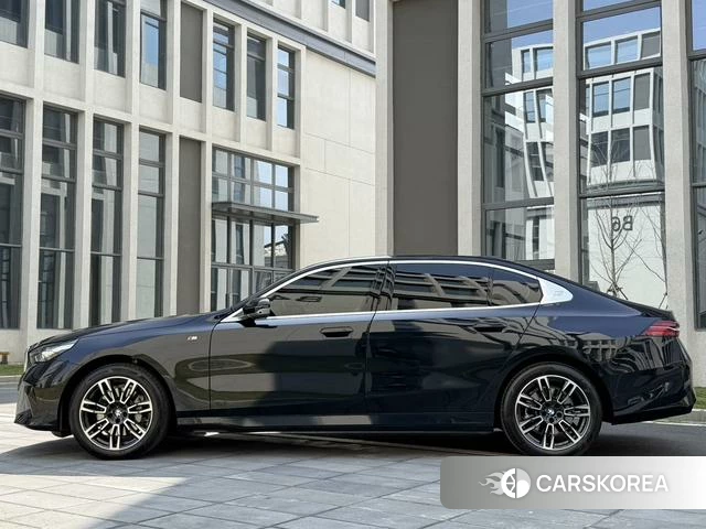 BMW 5 series 2025 Черный из Китая