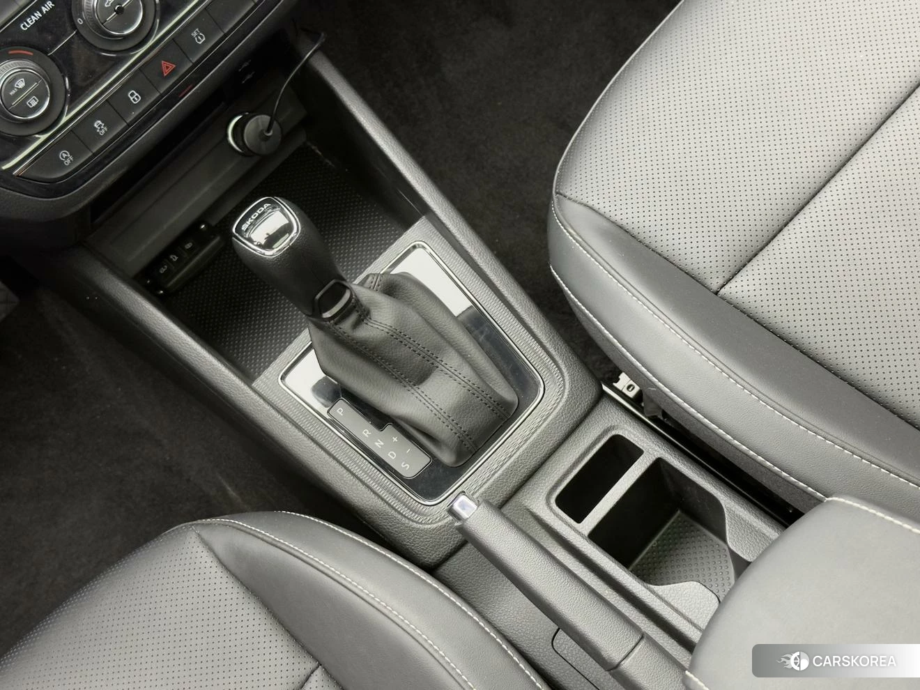 Skoda Komick 2023 Белый из Китая