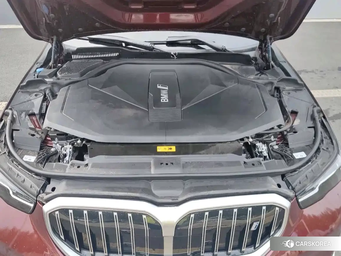 BMW i5 2025 Red/purple из Китая