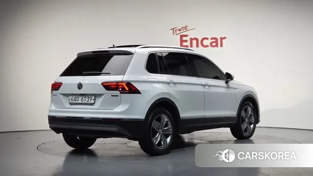 Volkswagen Tiguan second Generation 2018 Белый из Кореи