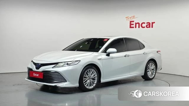 Toyota Camry (XV70) 2018 Белый из Кореи