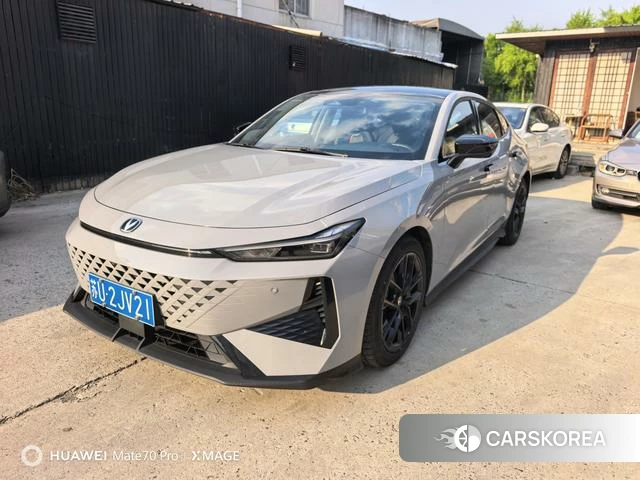 Chang'an UNI-V 2024 Серебристо-серый из Китая