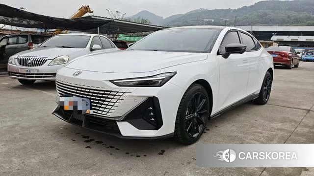 Chang'an UNI-V 2026 Белый из Китая