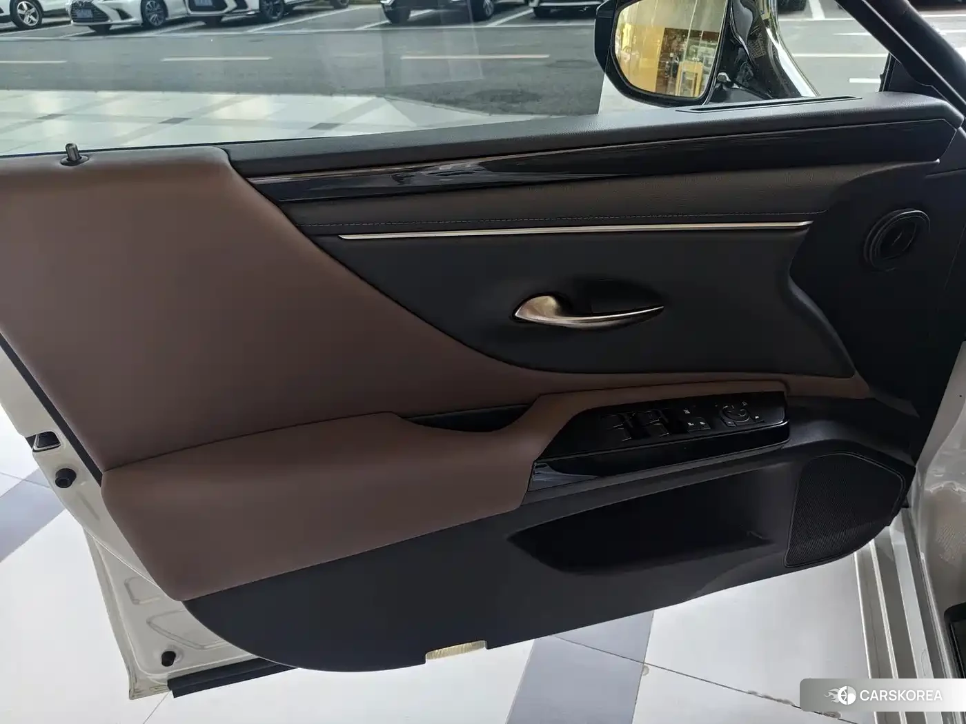 Lexus ES 2024 Белый из Китая, фото 2