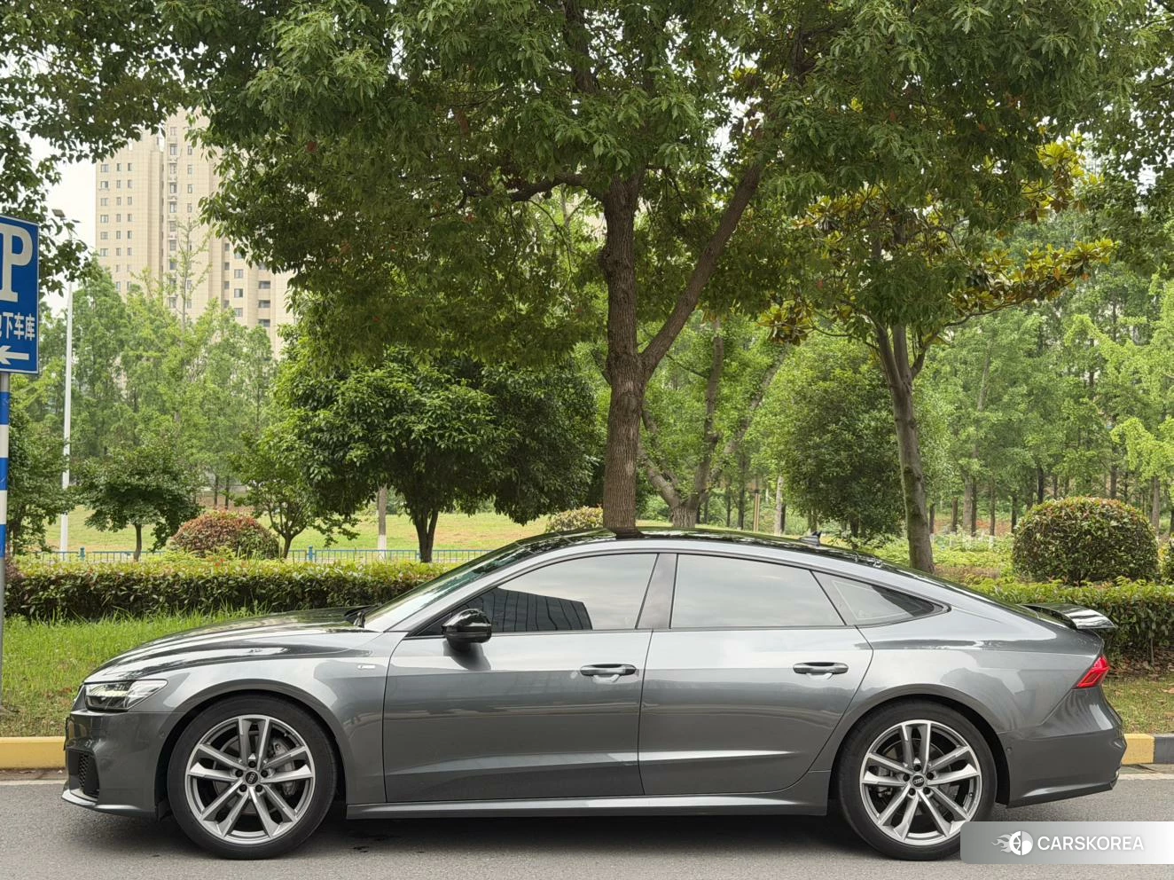 Audi A7 2023 Темно-серый из Китая