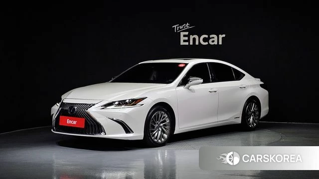 Lexus ES300h 7th generation 2019 Белый из Кореи