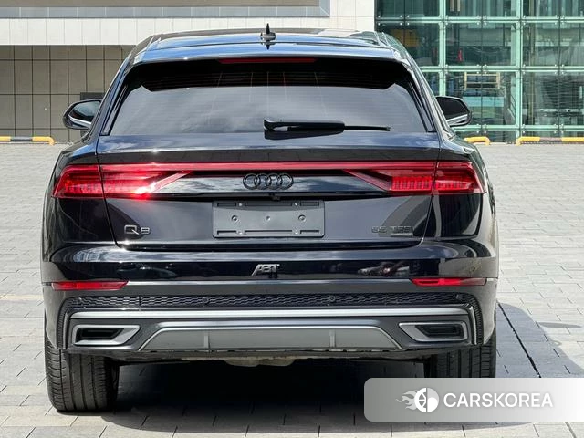 Audi Q8 2021 Черный из Китая