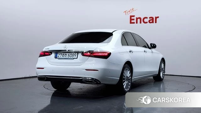 Mercedes-Benz E-Class W213 2023 Белый из Кореи