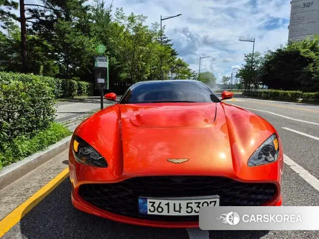 Aston Martin DBS 2020 Оранжевый из Кореи