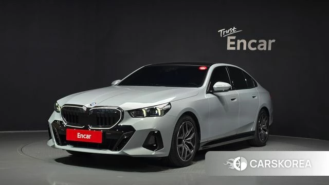 BMW 5 Series (G60) 2026 Цвет галактики из Кореи