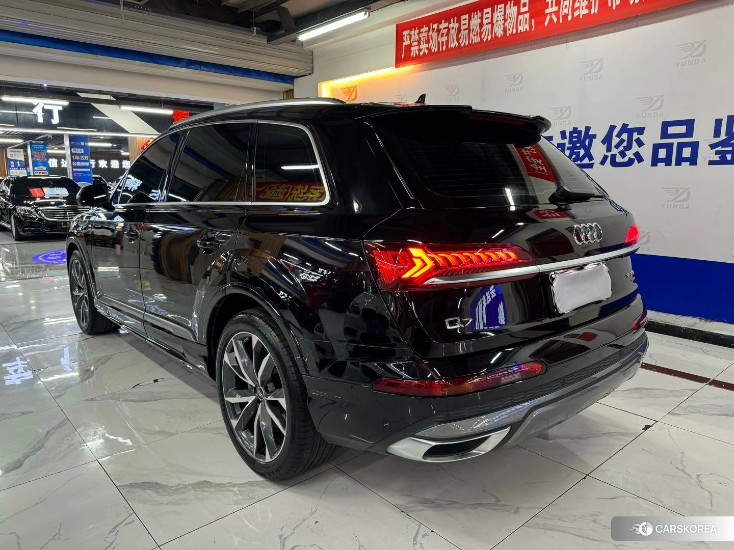 Audi Q7 2020 Черный из Китая