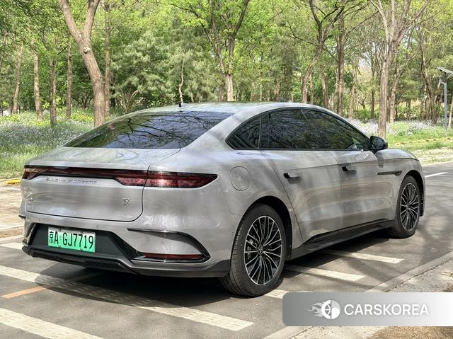BYD Han DM 2025 Серебристо-серый из Китая