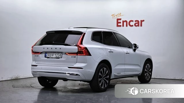 Volvo XC60 second Generation 2022 Белый из Кореи