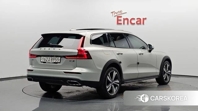 Volvo V60 Cross-Country 2nd Generation 2020 Серебряный из Кореи