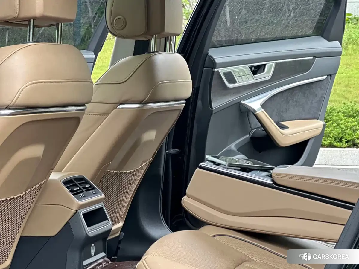 Audi A6L 2020 Черный из Китая