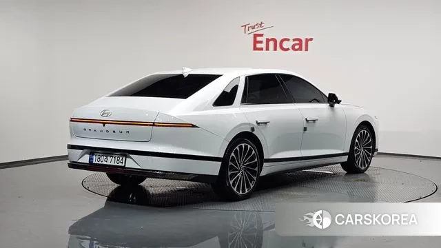 Hyundai Grandeur Hybrid (GN7) 2023 Белый из Кореи