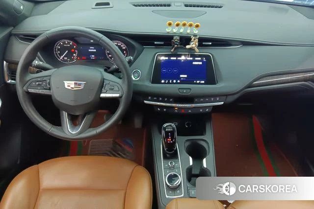 Cadillac XT4 2022 Белый из Китая