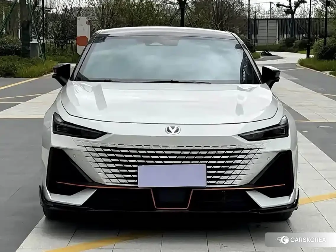 Chang'an Changan UNI-V 2022 Белый из Китая