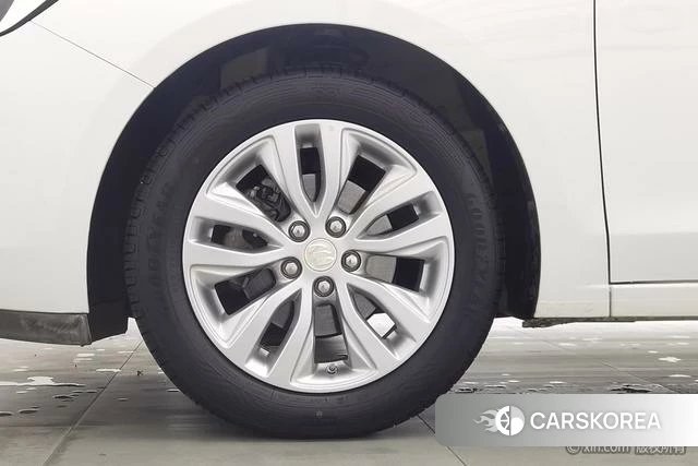 Buick Yinglang 2019 Белый из Китая