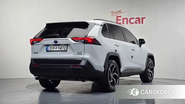 Toyota RAV4 5th Generation 2023 Белый из Кореи