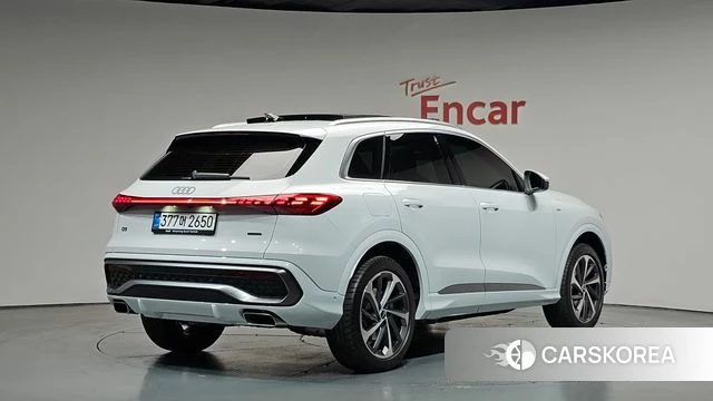 Audi Q5 (80A) 2025 Белый из Кореи