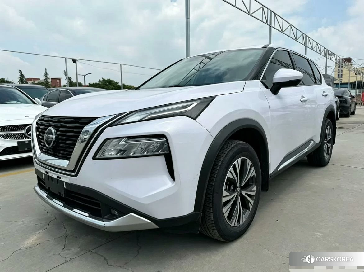 Nissan Qijun 2021 Белый из Китая