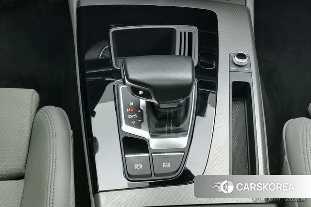 Audi Q5L Sportback 2022 Темно-серый из Китая