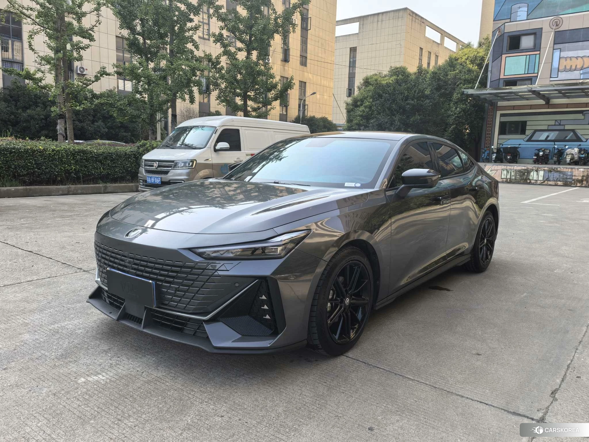 Chang'an UNI-V 2023 Темно-серый из Китая