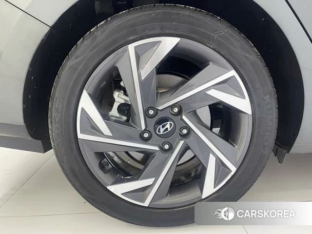 Hyundai Elantra 2023 Темно-серый из Китая