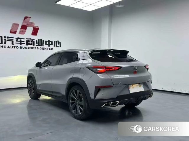 Chang'an UNI-T 2021 Серебристо-серый из Китая