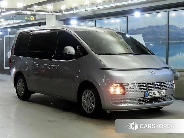 Hyundai Staria 2023 Серебряный из Кореи