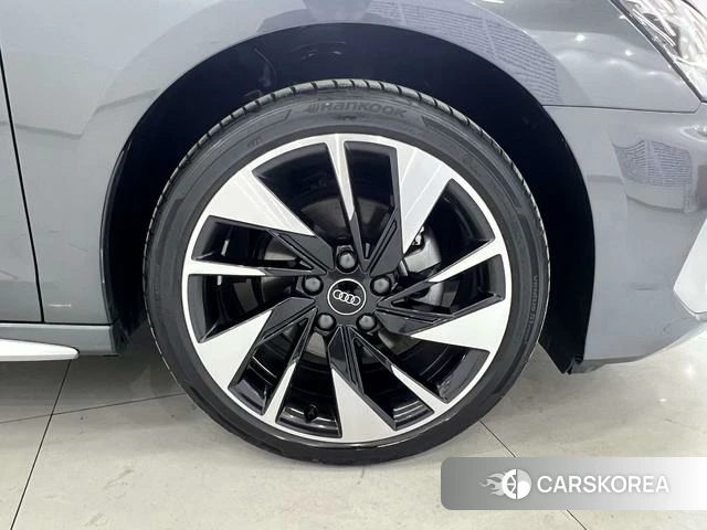 Audi A3 2023 Темно-серый из Китая