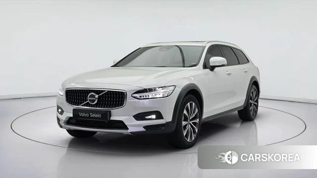 Volvo V90 Cross-Country 2024 Белый из Кореи