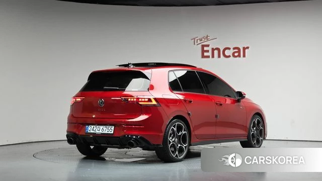 Volkswagen Golf 8th Generation 2025 Красный из Кореи