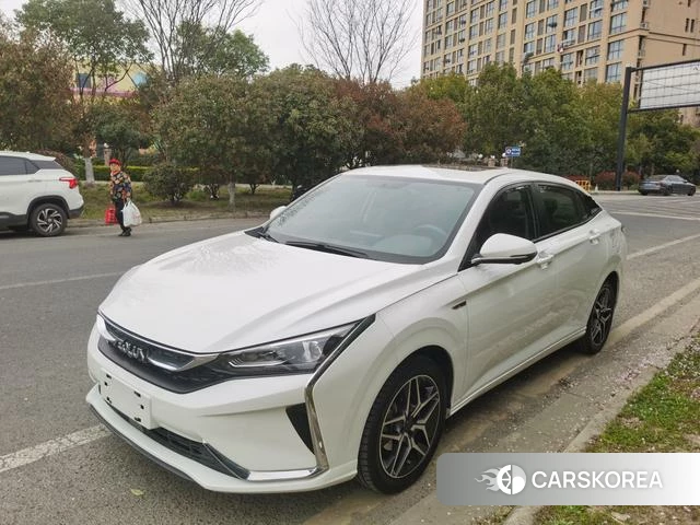 Dongfeng Fengshen Yi Hyun 2021 Белый из Китая