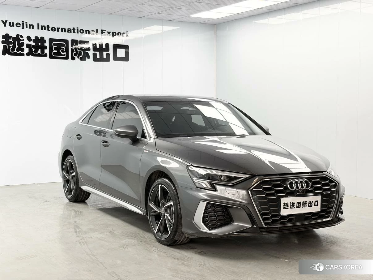 Audi A3 2022 Серебристо-серый из Китая