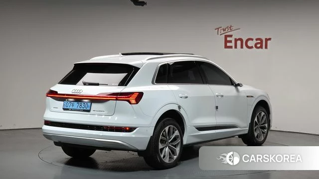 Audi e-Tron 2022 Белый из Кореи