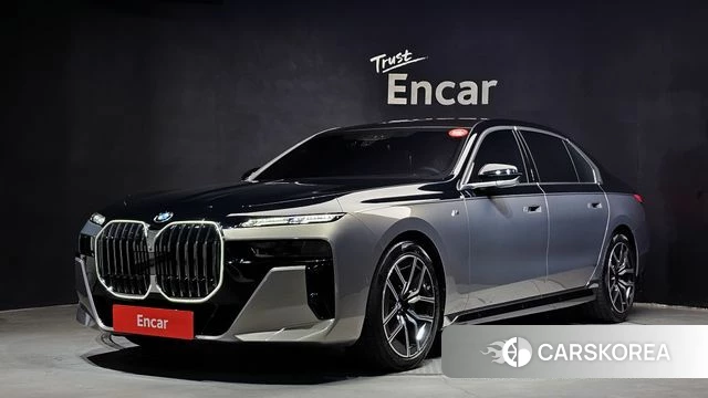 BMW 7 Series (G70) 2025 Серебристо-серый из Кореи