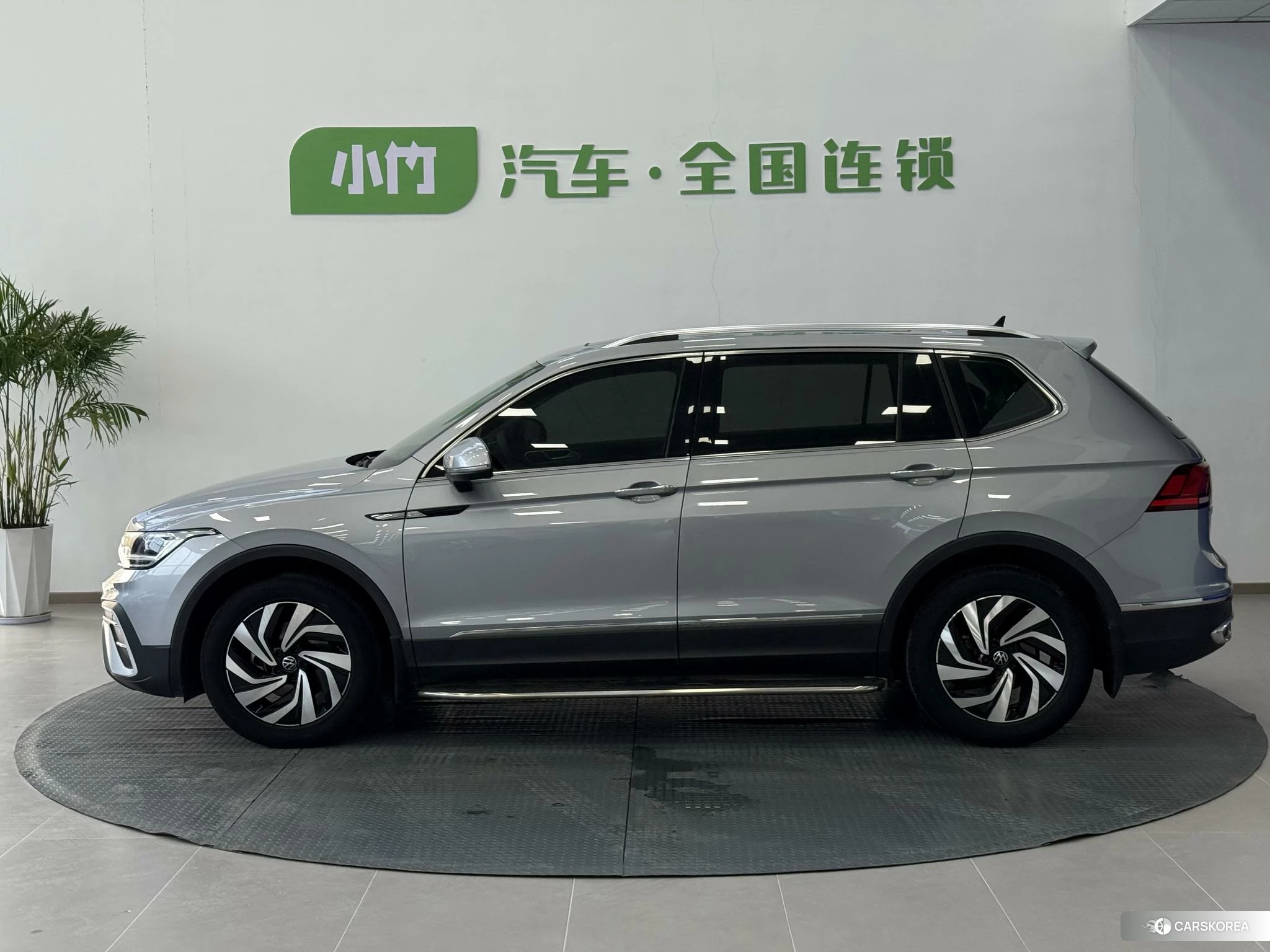 Volkswagen Tiguan L 2022 Серебристо-серый из Китая