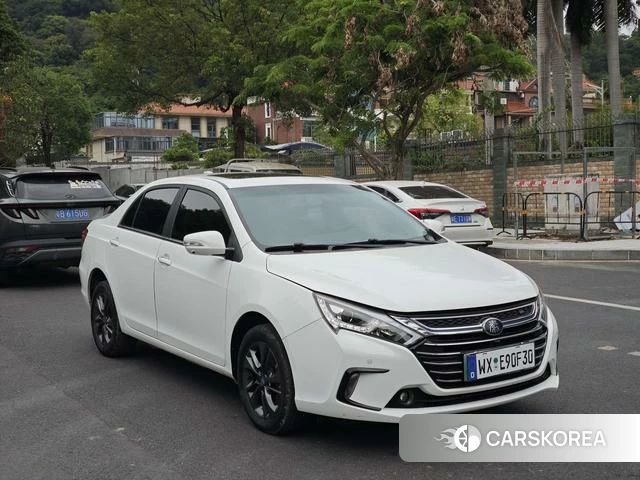 BYD Qin DM 2018 Белый из Китая