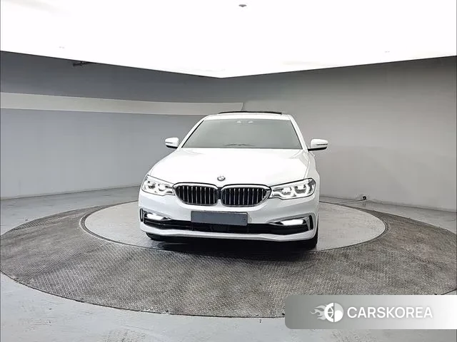 BMW 5 Series (G30) 2018 Белый из Кореи