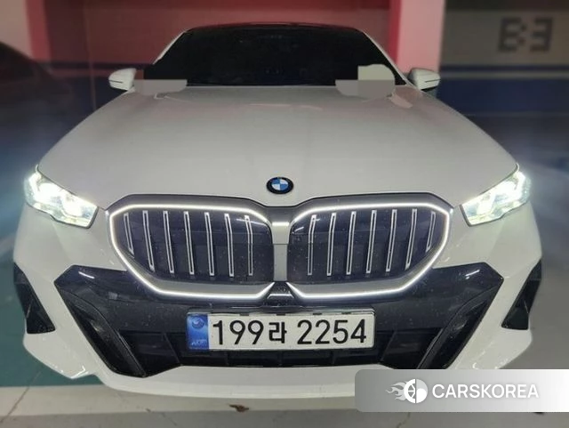 BMW 5 Series (G60) 2024 Белый из Кореи