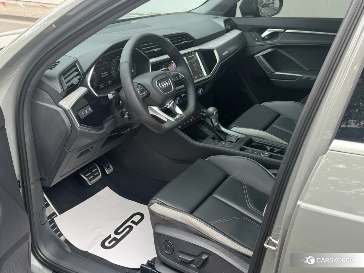Audi Q3 2023 Темно-серый из Китая