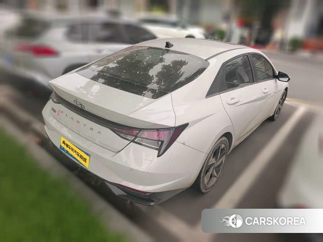 Hyundai Elantra 2023 Белый из Китая