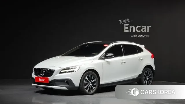 Volvo V40 Cross-Country 2018 Белый из Кореи