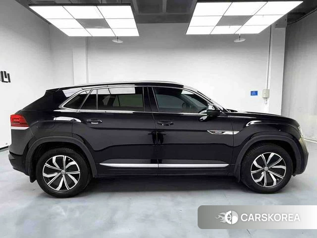 Volkswagen Tourang 2021 Черный из Китая