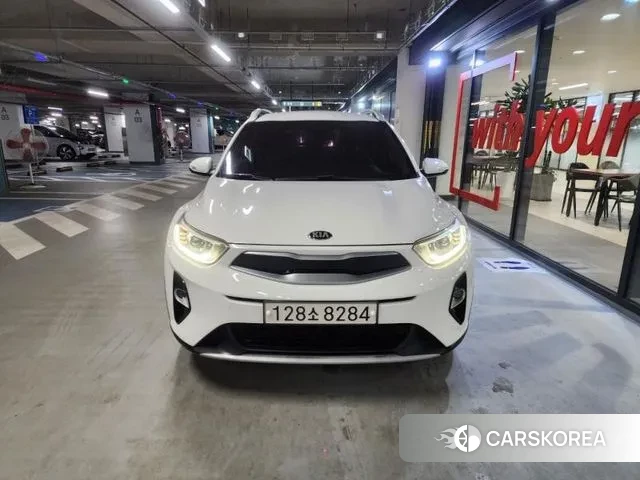 Kia Stonic 2018 Белый из Кореи